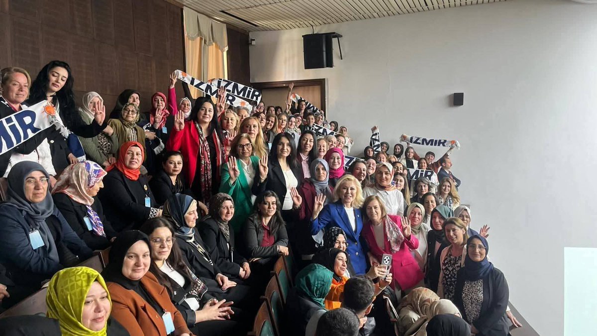 İzmir'in gülen yüzü kıymetli vekilimiz <a href="/sebnembursali/">Şebnem Bursalı Aksoy</a>  💞🇹🇷
Desteklerinden ötürü vekilimize teşekkür ediyoruz.
<a href="/AKKADINGM/">AK Parti Kadın Kolları</a> <a href="/Akkadinizmir/">AK Kadın İzmir</a> 
<a href="/akadinkemalpasa/">AK Kadın Kemalpaşa</a>