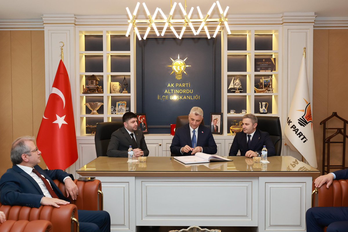 akpartiorduorg's tweet photo. Çeşitli programlara katılmak ve temaslarda bulunmak üzere ilimizi teşrif eden Ticaret Bakanımız Sayın Prof. Dr. Ömer Bolat’ı, şehrimizde ağırladık. https://t.co/3Ya29ibjOY