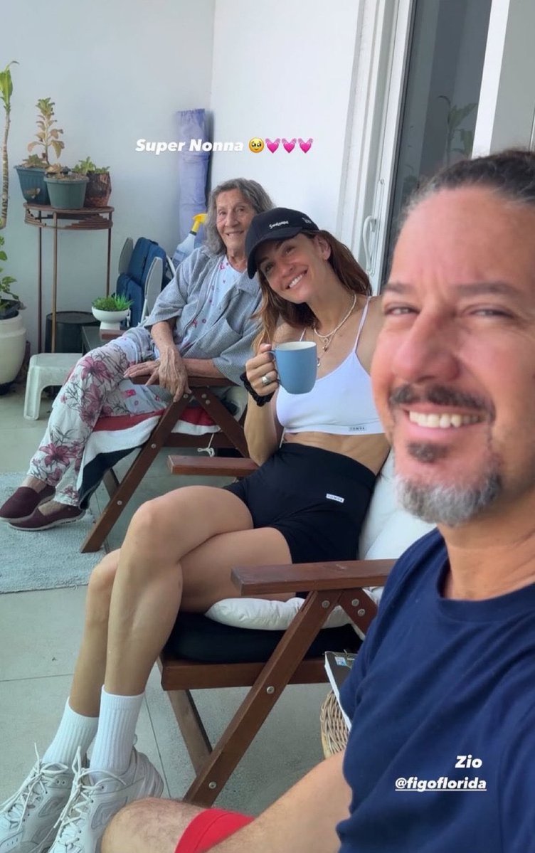 PANDATHEVILISH's tweet image. La nostra cheetah brasiliana piccolina e dolcissima con la sua famiglia! 🥹🤏🏻🤍 #zelena #heleners #helenersbr