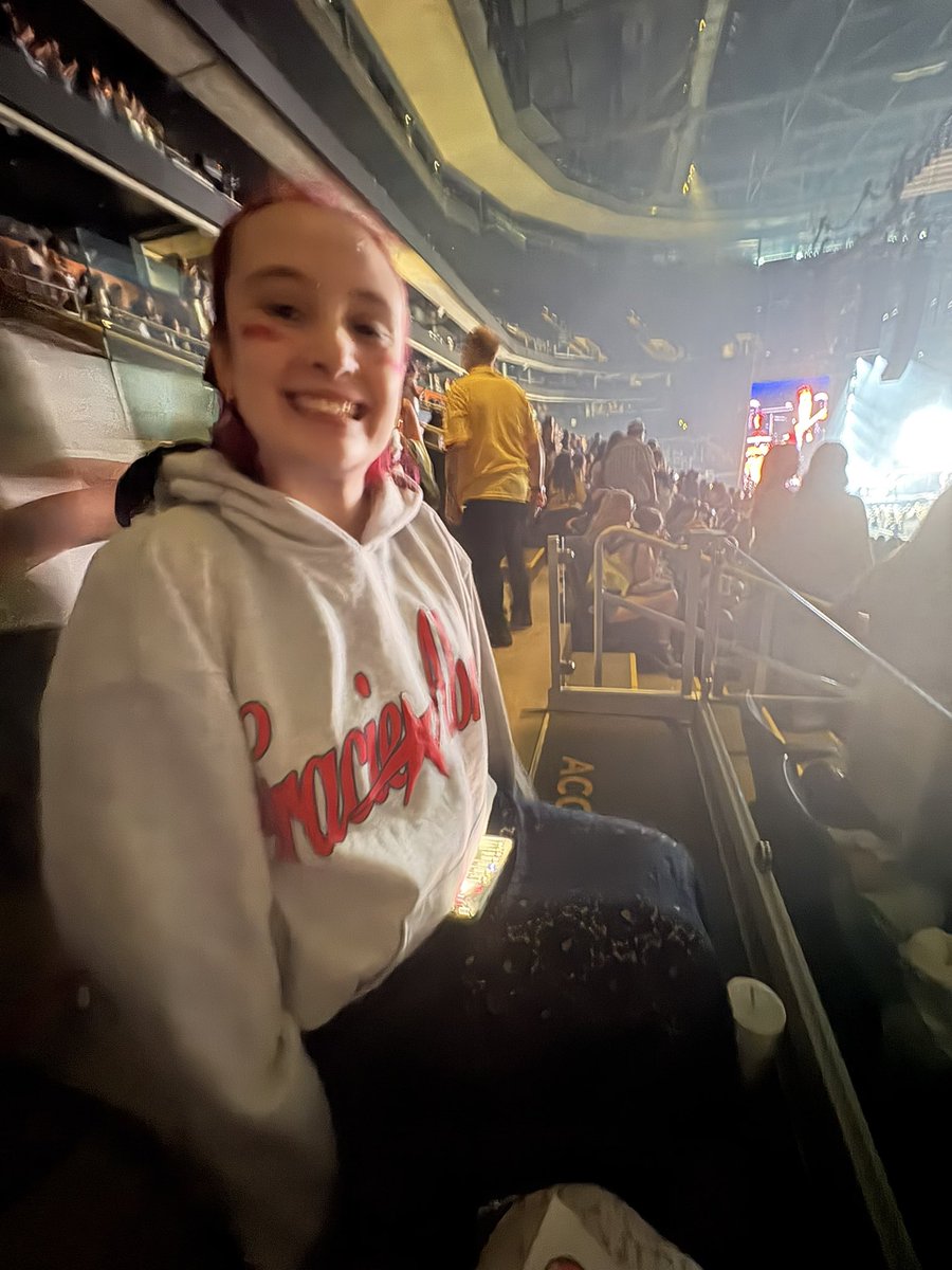 abramsanymore's tweet photo. reintroducing myself for ga3🤍, i’m vivi, im 17 and i live in boston! i’ve been a gracie fan since 2023 and have seen her on tsou tour &amp; deluxe tour<3 my all time favorite song is difficult, ifb im looking for new friends &amp; moots! #gracieabrams #fangirl https://t.co/es8bjbvSmz