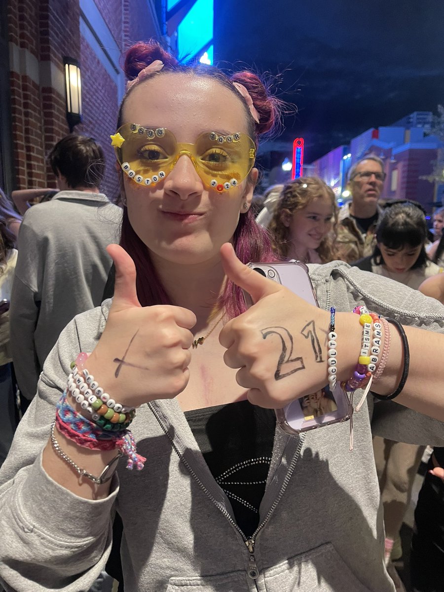 abramsanymore's tweet photo. reintroducing myself for ga3🤍, i’m vivi, im 17 and i live in boston! i’ve been a gracie fan since 2023 and have seen her on tsou tour &amp; deluxe tour<3 my all time favorite song is difficult, ifb im looking for new friends &amp; moots! #gracieabrams #fangirl https://t.co/es8bjbvSmz