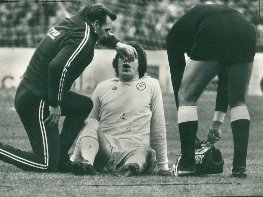 Leeds Football Newspaper Snippets tweet media