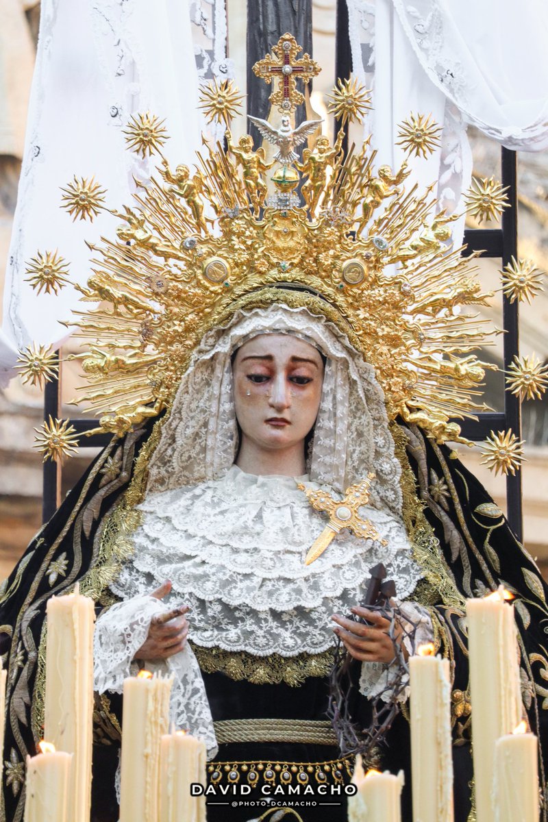 De mis soledades vengo. 
📸 <a href="/photo_dcamacho/">David Camacho</a> 
<a href="/SoledadSLorenzo/">La Soledad de San Lorenzo</a>
#ElCabildo #TDSCofrade