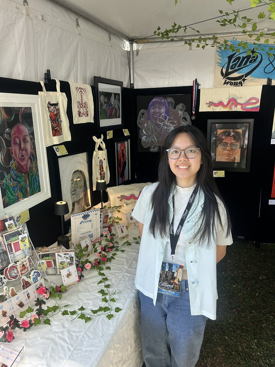 mrsvanfoster's tweet photo. @RichardsonHSArt is so proud of our Emerging @CAFRichardson Artists.  Go visit their booths!  Support our young artists! @Artk12RISD @RHS_Spotlight https://t.co/1jEIZKUo0m