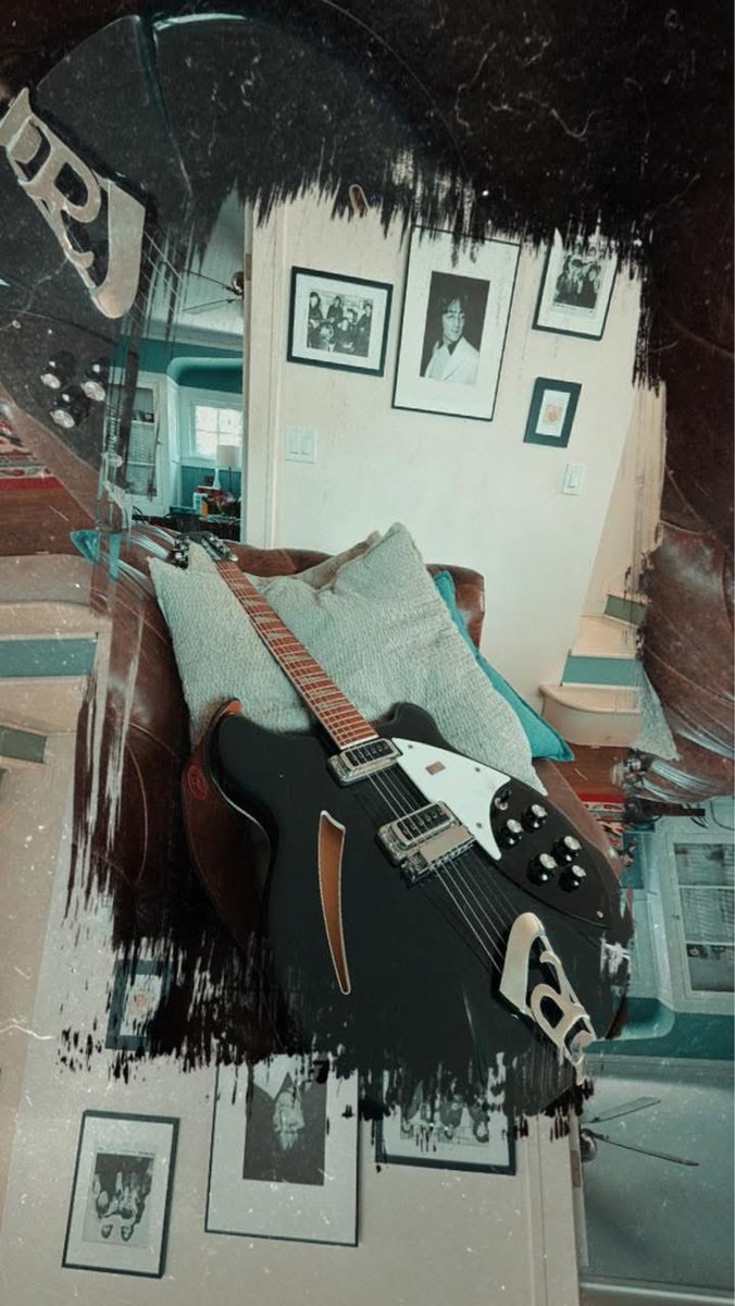 GuySnowdon's tweet image. Is there anything better than a Saturday afternoon tinkering around on a guitar? Occasionally you stumble across something, and today hasn’t disappointed; it looks like tomorrow might be a studio day. #lazyday #rocknroll #originalmusic