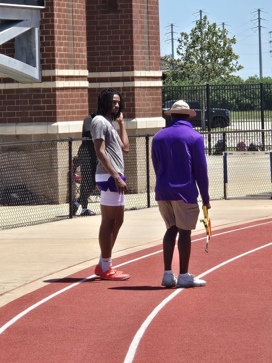 BoysMorton's tweet photo. 🛸 UFO sighting at Challenger Columbia Stadium?! 👽
​Nah, that’s just Sir Andre Adkins getting ready to defy gravity. 6A Boys High Jump is about to go crazy. 🚀 @MrUFO_7 https://t.co/deUQfVLyBE