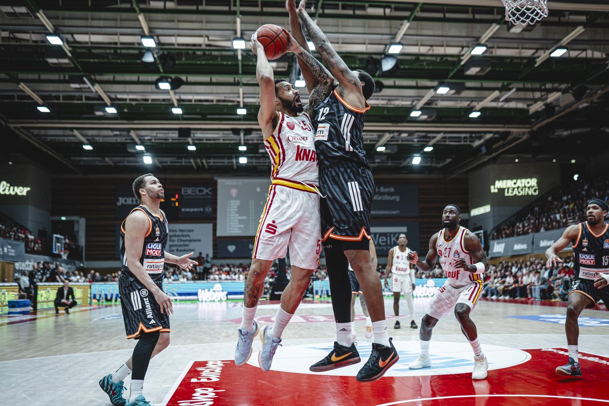 ratiopharmulm's tweet image. Halbzeit ⏸️

Mit einem Zwischenstand von 49:48 geht's in die Pause.

#uuulmer #weareone | 📷 Moritz Hartmann