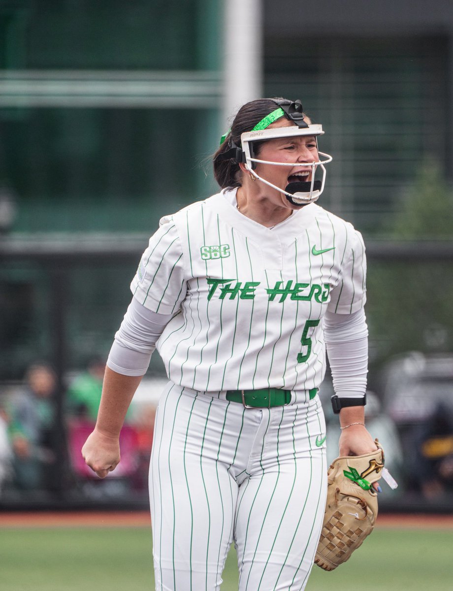 HerdSB's tweet image. M5 | JMU 3, Marshall 0

Jules gets a K and a pair of flyouts to bring us up to the plate.

Chandler leading us off in the 5th.

#WeAreMarshall