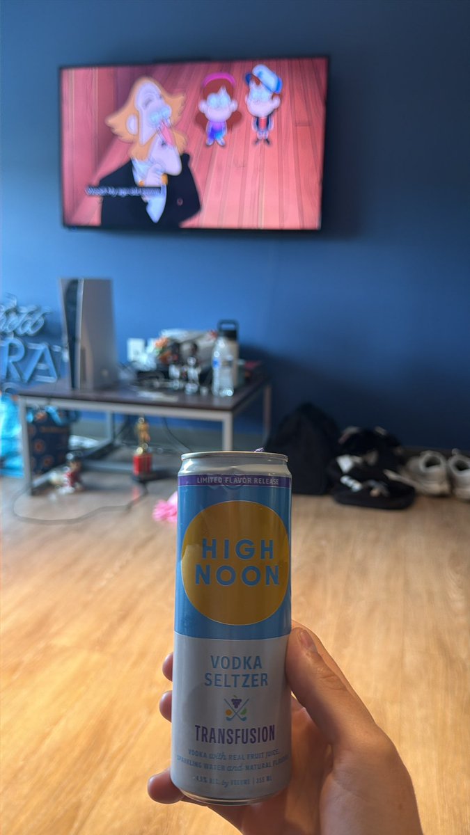 SamLantis2's tweet photo. Big fan of this right here
@highnoonsunsips #tranny 
(tranny short for transfusion) https://t.co/kd5MtQMkB1