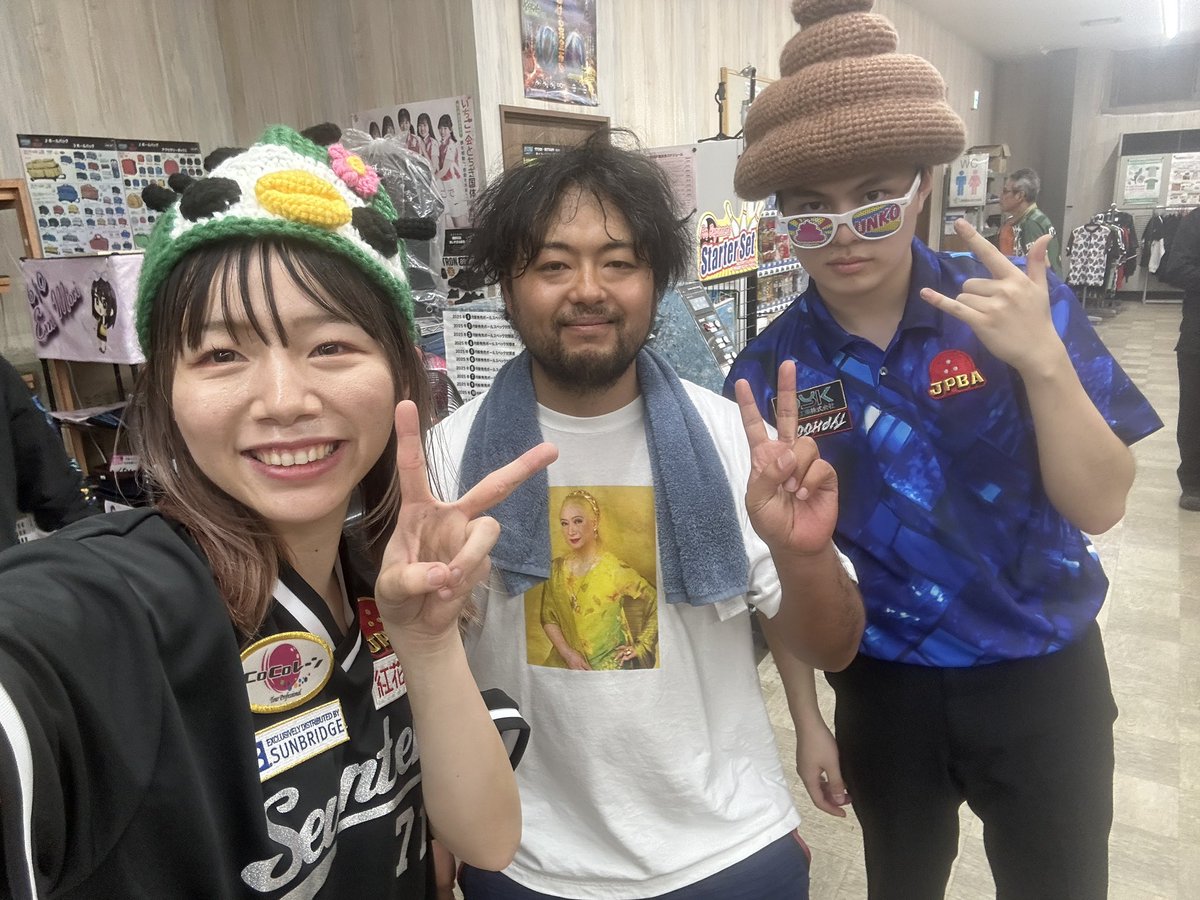 BoowyKyosuke's tweet photo. 伊賀にんにんボウルにて夜の部だけ参加〜
終始野仲Pが山本Pをいじくり回してました〜 https://t.co/tTbb1Vdf0t