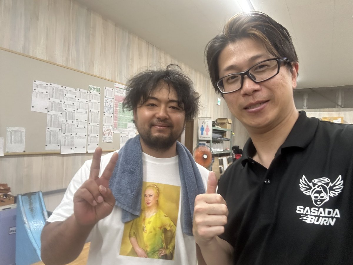 BoowyKyosuke's tweet photo. 伊賀にんにんボウルにて夜の部だけ参加〜
終始野仲Pが山本Pをいじくり回してました〜 https://t.co/tTbb1Vdf0t