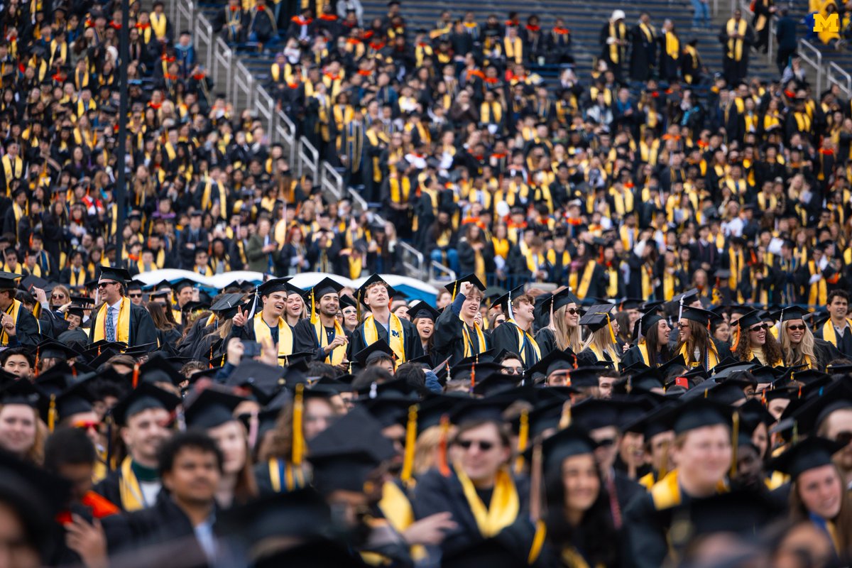 UMich's tweet image. Forever, #GoBlue! 💛💙

#Victors2026 #MGoGrad