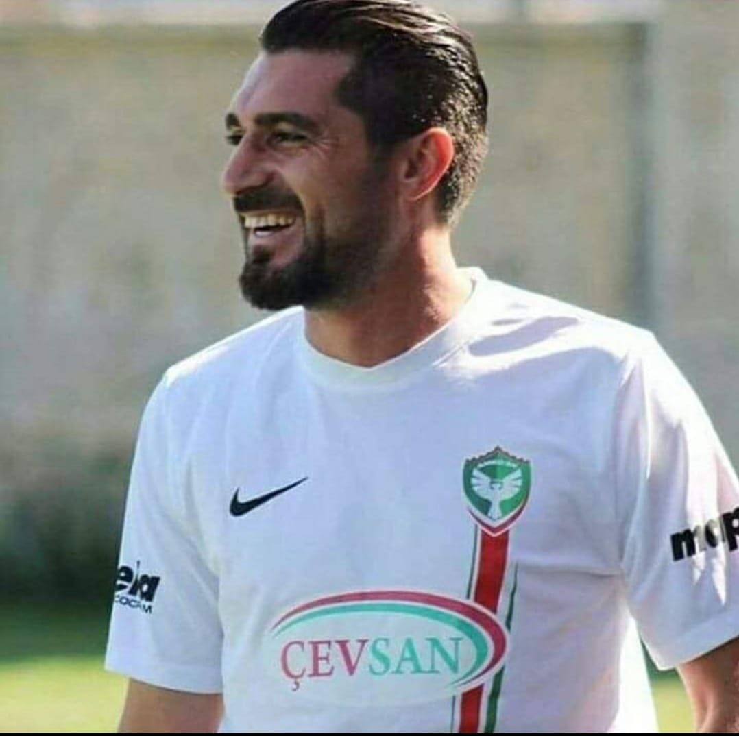 Hadi Gülümse… 
Büyük Kaptan Şehmuz ÖZER 🖤