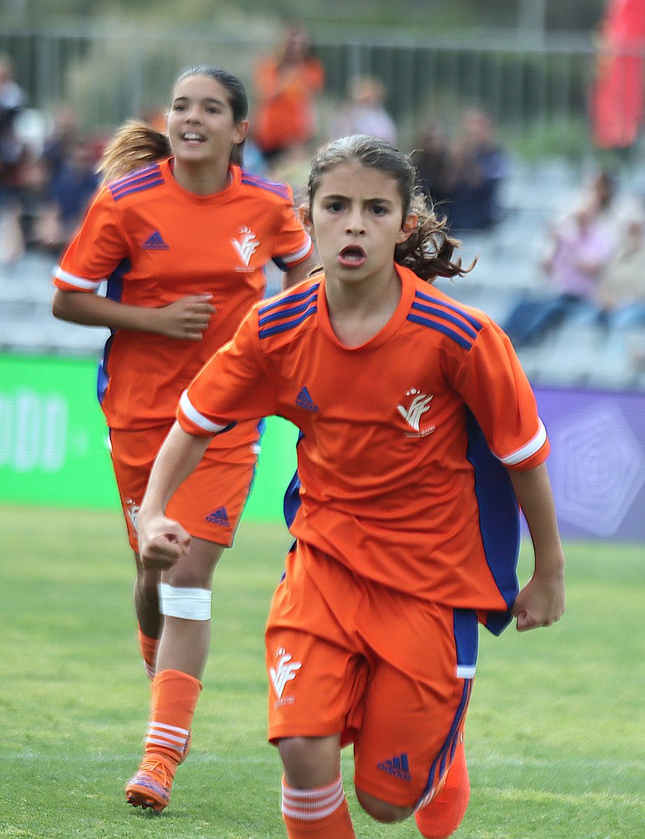 FFCV_info's tweet photo. FUTBOL |

𝘼 𝙨𝙚𝙢𝙞𝙨 𝙥𝙤𝙧 𝙡𝙖 𝙥𝙪𝙚𝙧𝙩𝙖 𝙜𝙧𝙖𝙣𝙙𝙚 🤙

📎 https://t.co/UT63ILHDDR

🫶 Primeras de grupo con pleno de victorias
😊 Victoria sobre @futbolaragon en cuartos
🔜 Mañana, semis 🆚 Euskadi

#somFutbol #somvalenciana🔹🔸❤️ #somvalenta🙋‍♀️ #CESA #SUB12 https://t.co/dF0LlOVMNS
