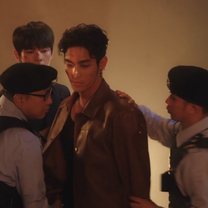 Nobody is having the worst day than my gangster shyla bc he prepped himself to be mauled with affectionate kisses and pinned with Chusan's tie but ended up being handcuffed by the police😭 #初三的六一儿童节 #SammysChildrensDay