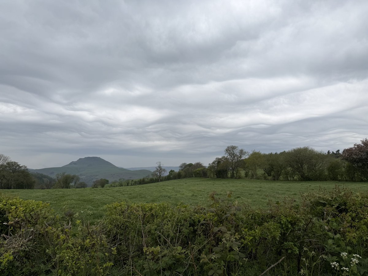 ManelRoura's tweet image. Beautiful #Asperitas yesterday over the Stretton Hills #Shropshire