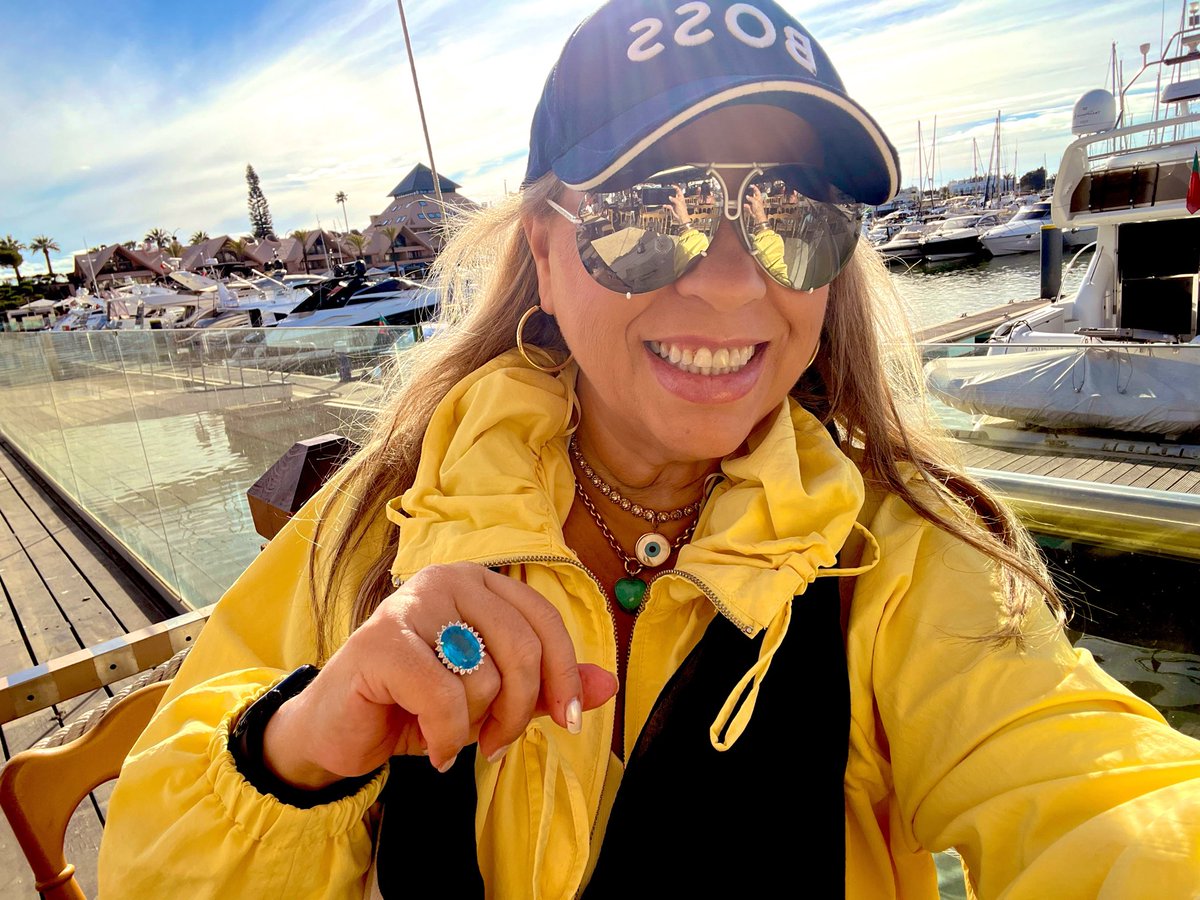 Eu.. e meu boné… já dá bastante trabalho…💙☀️💛