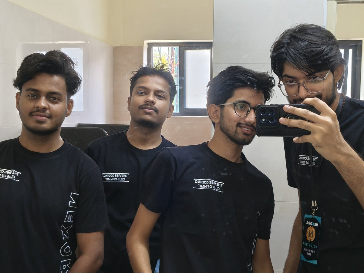 prakharxyadav's tweet image. Into a Hackathon 🔥
#hackathon #google #developer #building
