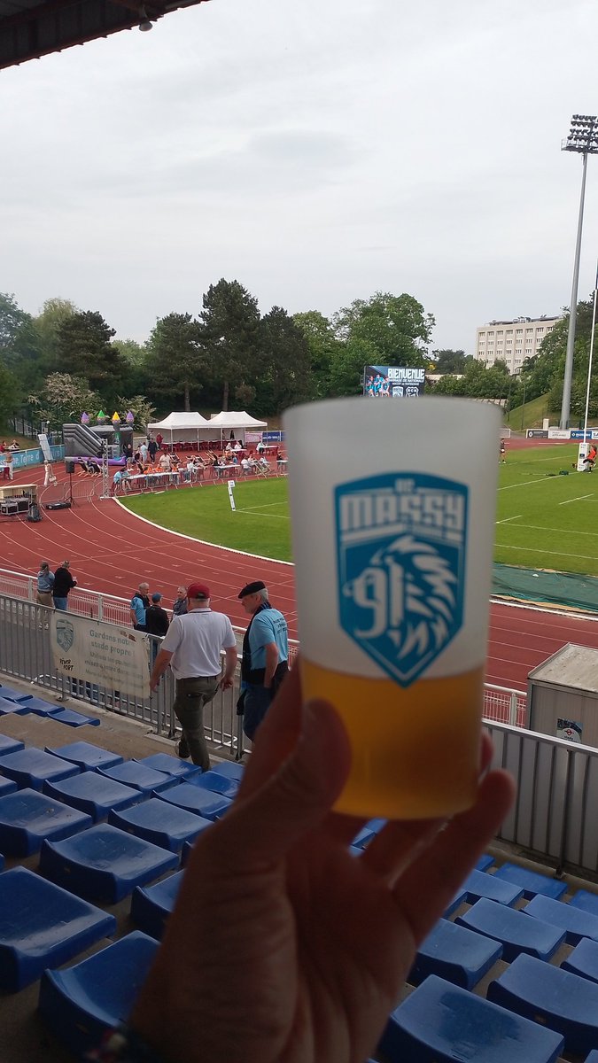 Nicolas_Saut's tweet photo. 🏉📢 L'ambiance monte à la fan zone du @RCME91 ! 🔥En place pour le barrage de Nationale face @NarbonneRI ! Goooo les 🔵⚫! 💪
@CDEssonne @LIFRugby #StadeJulesLadoumėgue https://t.co/rXMZlntH5g