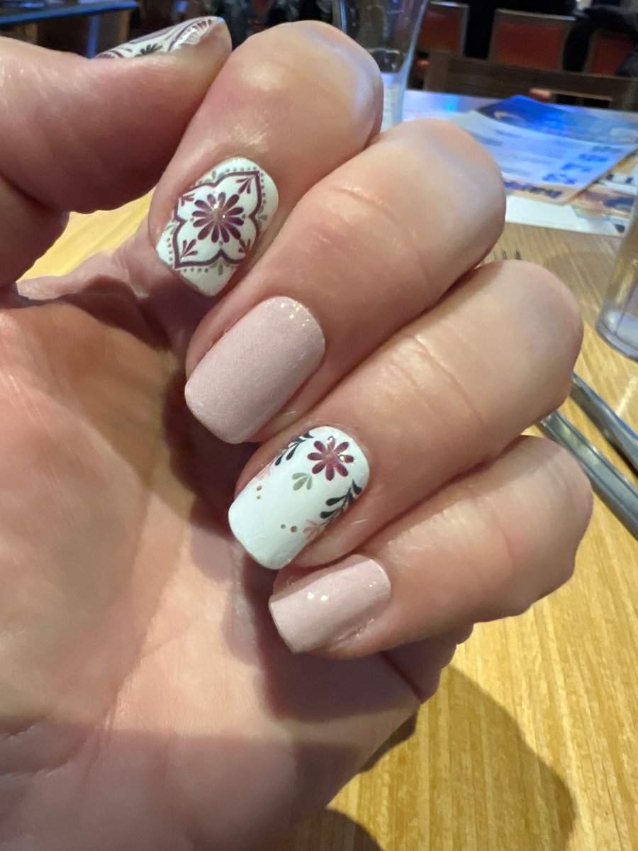 lilyfoxbeauty's tweet image. Love these!
“I really like these! They went on super easy!” - Colleen

Wraps = It's All In The Details

Get yours here: lilyandfox.com/products/its-a…

#lilyandfoxnails #NailWraps #NailArt #NailWrapsDesigns #NailWrapAddict #NailWrapsOfTheDay #NailWrapGoals #DIYNails #NailWrapLover