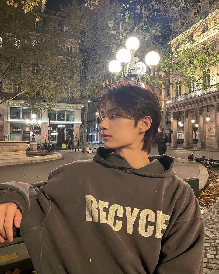 larchlighthood's tweet photo. describing myself with kpop idols 𑣲⋆｡˚

- age (2000)
- height (162cm)
- zodiac sign (gemini)
- mbti (intj) https://t.co/CTjocOWKqI