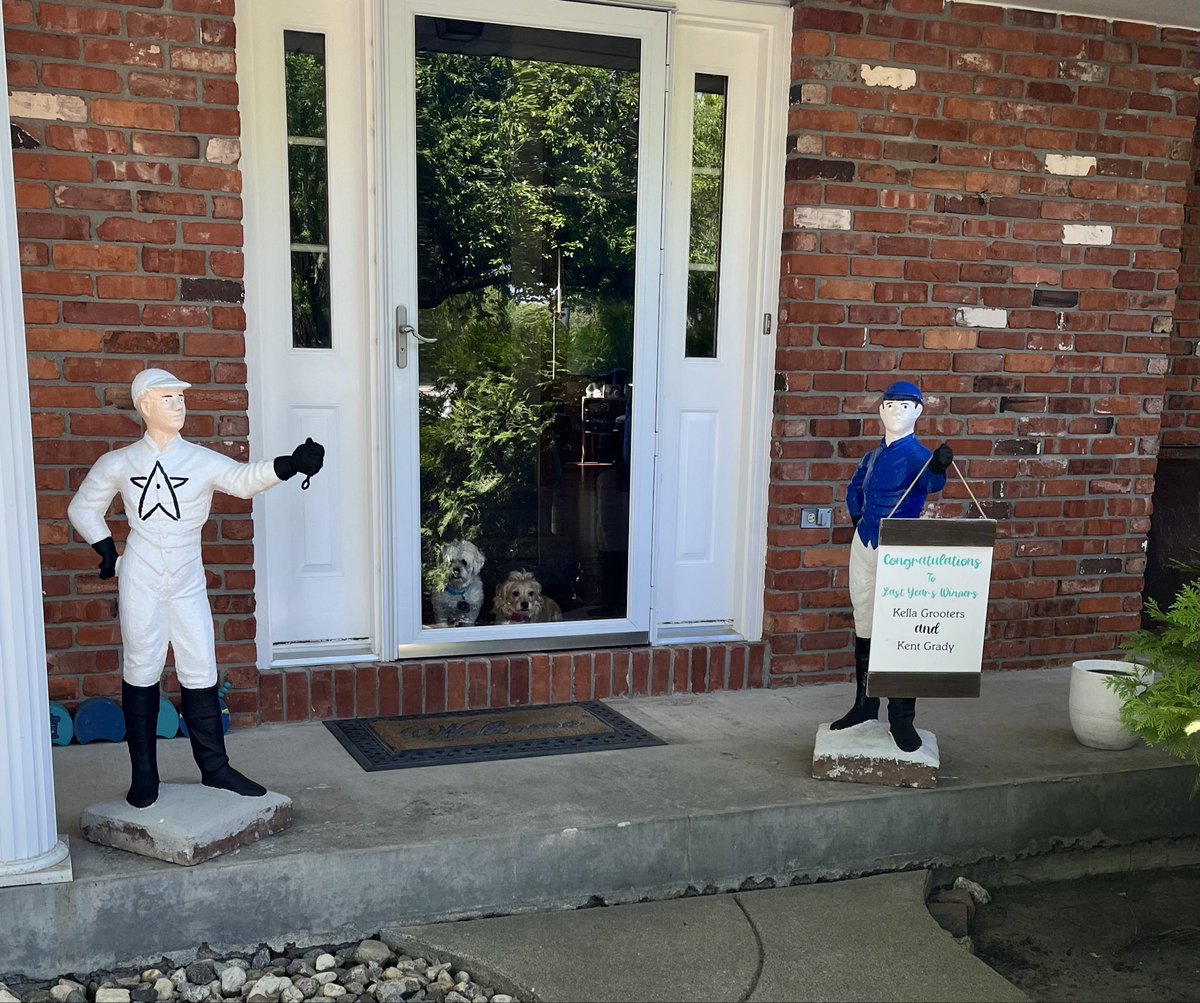 Hawkeyeclone's tweet photo. Our jockeys welcome back last year’s Derby winners. https://t.co/ZAdLstyVGm