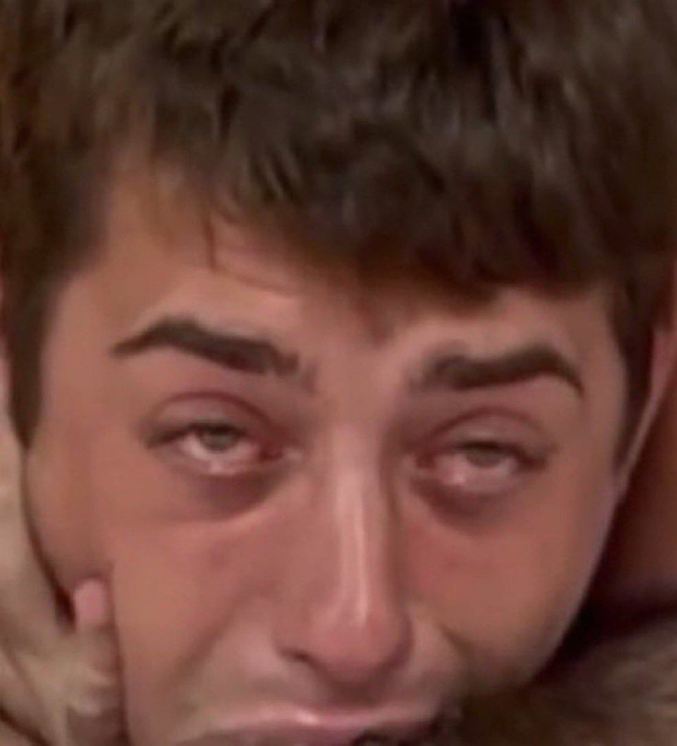 Motrinn's tweet photo. Esse v1deo aqui tem cara de ser bizarro… https://t.co/irZx9oY7j5