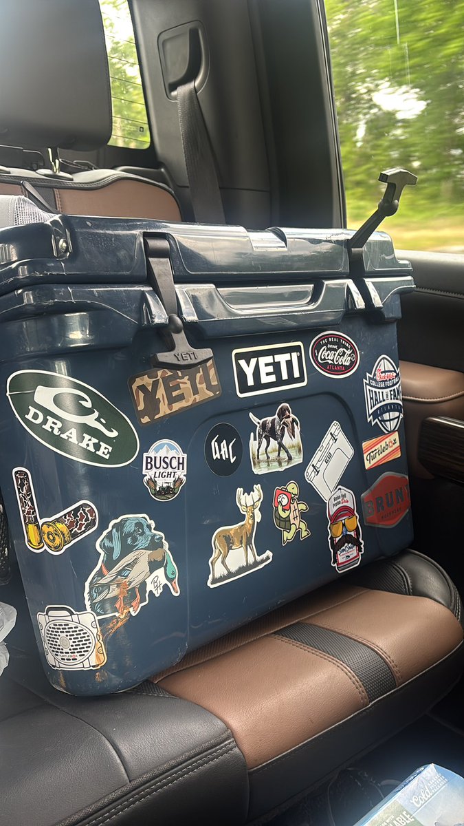 KamWilliamsFN's tweet image. Best friends cooler dox #bluecollar #MyKindaSaturdayNight