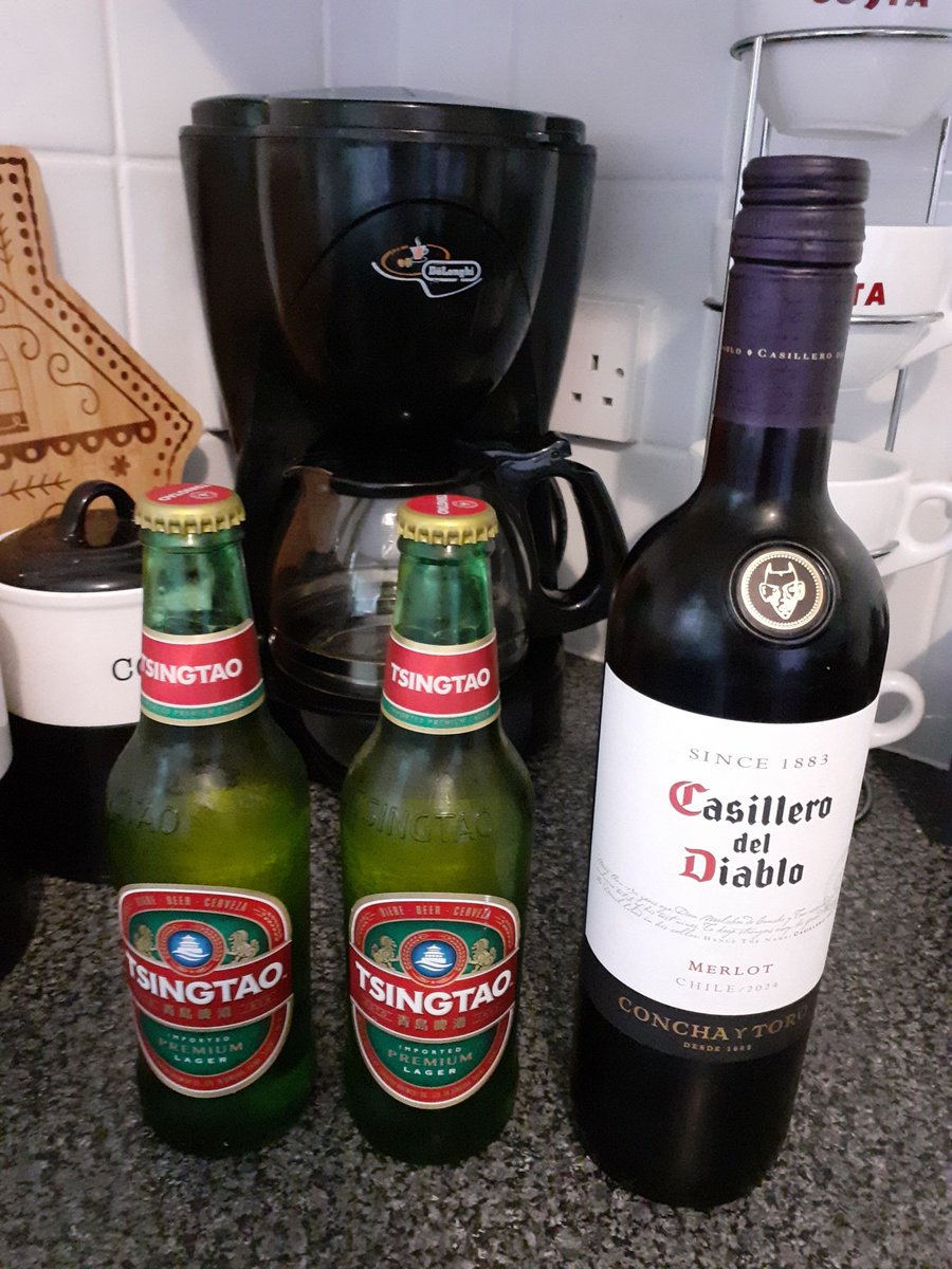 Keef_B_1's tweet image. Sticking with #Tsingtao again tonight. Why wouldn't i, at 75p a bottle. A #bargain from @homebargains. Old safe favourite on the #wine front.
#beer #beers #beerlover #Beerus #beertalk #beertweet #BeerX #winetime #winetasting #winelovers #SaturdayNight
@tsingtao @CasilleroDiablo