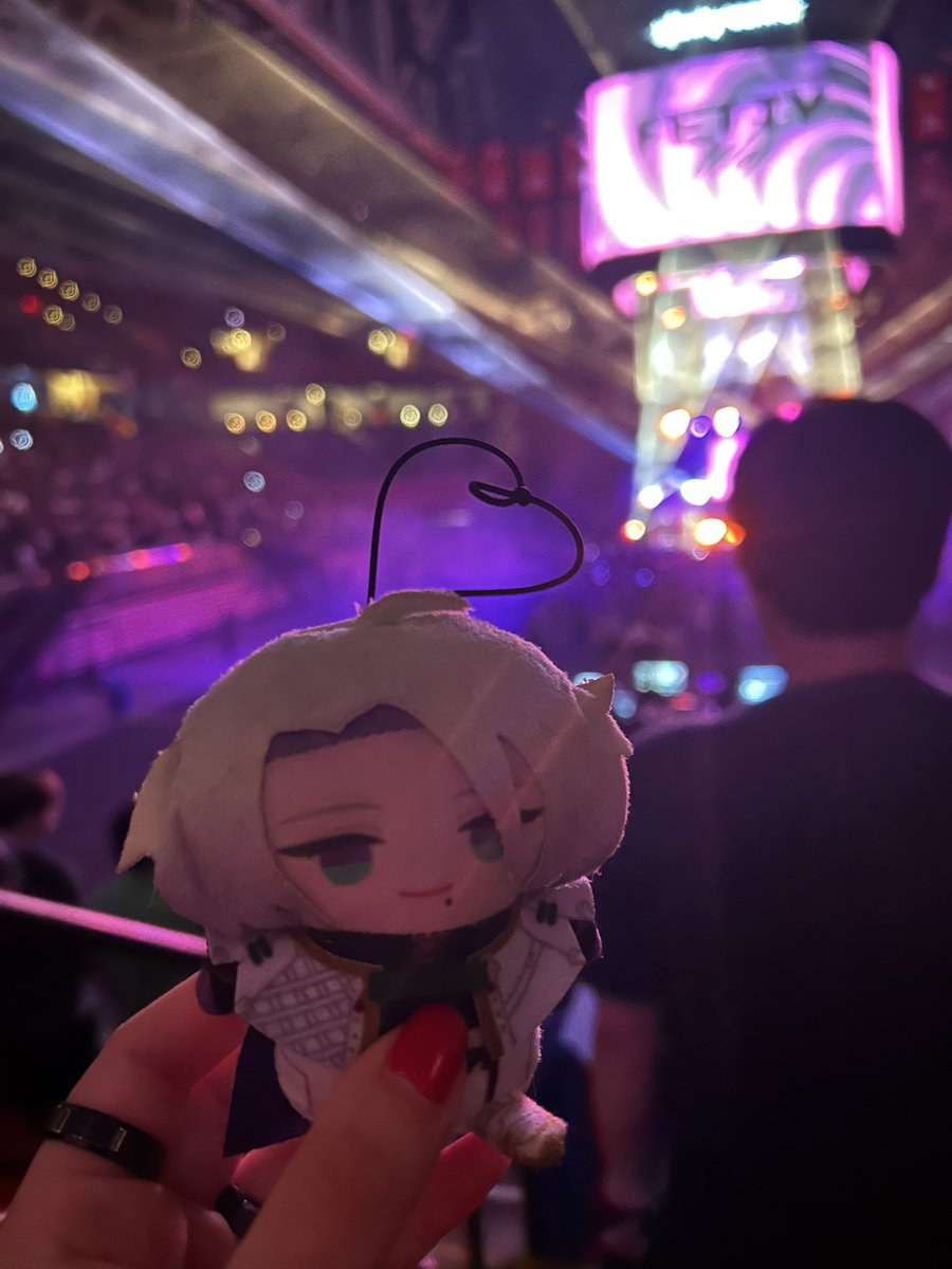 darling_bleh's tweet photo. MR 1738!! I took the wife to see Fetty Wap with me yesterday night and it was so much fun!!! #ClaudeClawmark https://t.co/GzY3f289fj
