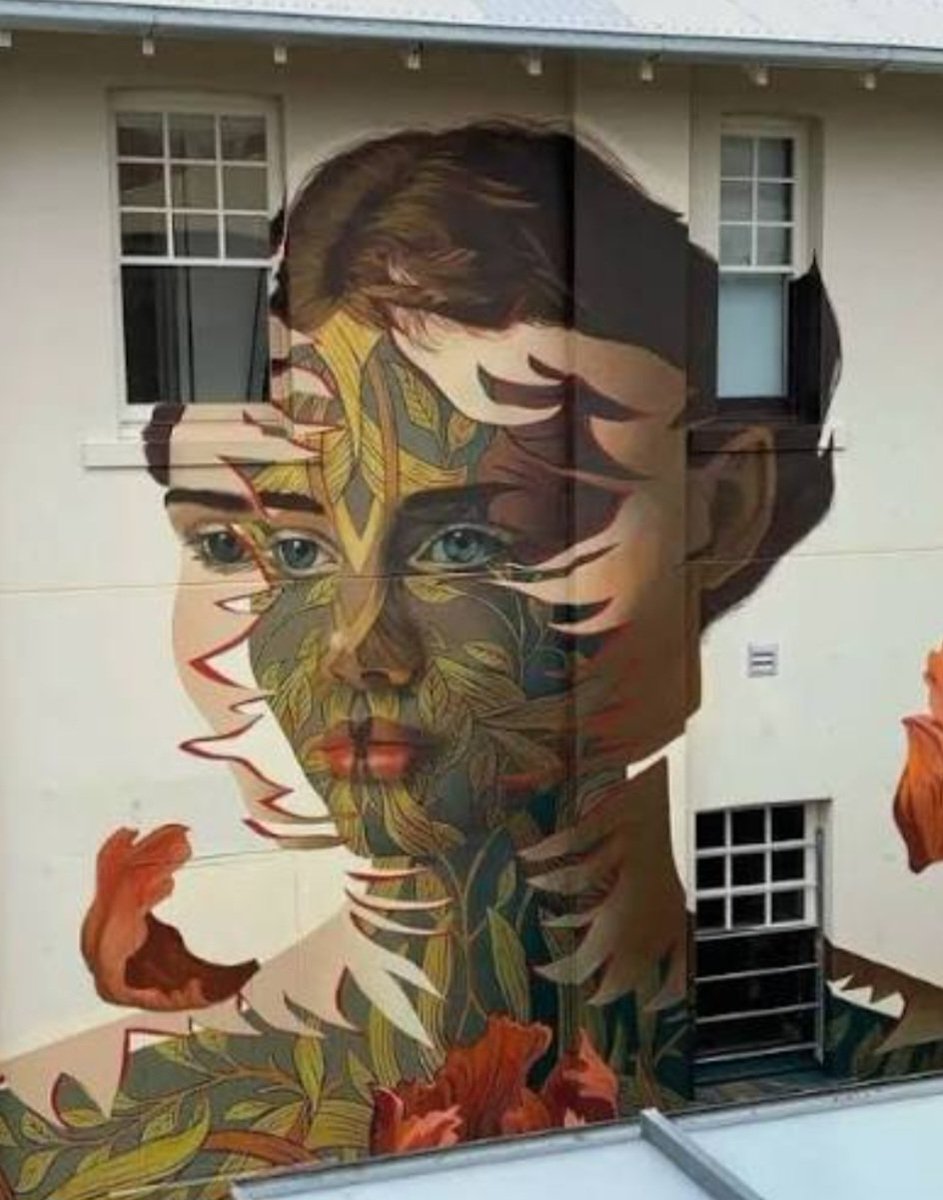 nouatre's tweet image. #streetart. #urbanart. #mural
By : Loretta Lizzio