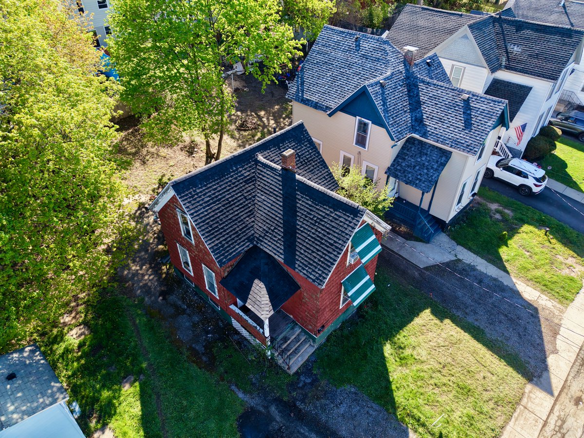 LlcAlpha65895's tweet image. 🏠 New roof replacement in Syracuse

Full tear-off, deck inspection, and new asphalt shingle system installed for long-term protection. 🔨

Alpha Omega Roofing LLC
📞 315-535-2288
🌐 alphaomegaroofingllc.com

#RoofReplacement #SyracuseNY #RoofingContractor