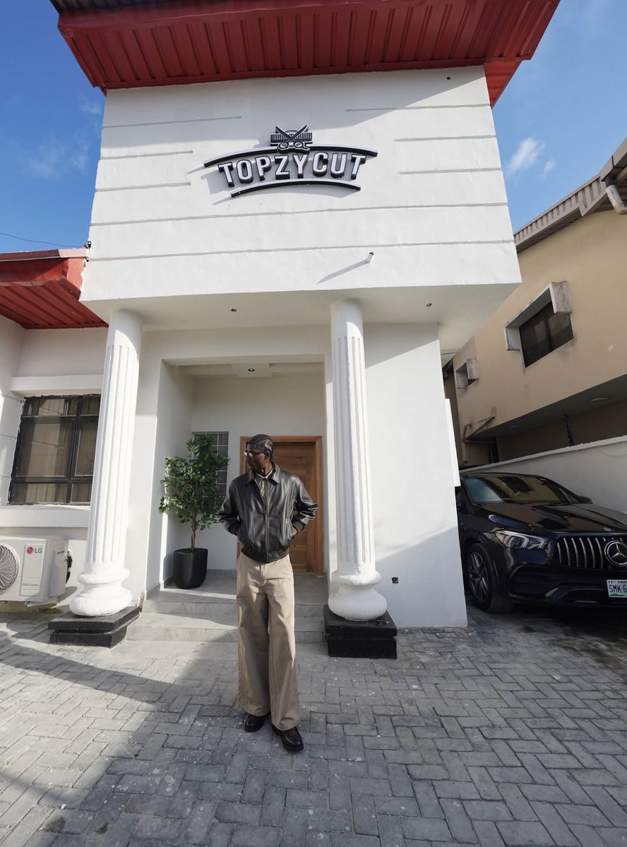 yL_IN_LAGOS's tweet photo. Just in 🚨:Popular Celebrity baber Topzycut just acquired a brand new duplex worth 200million niara for his new barbing shop in lekki 😮‍💨🙌🏻 https://t.co/51FpZf1JIw