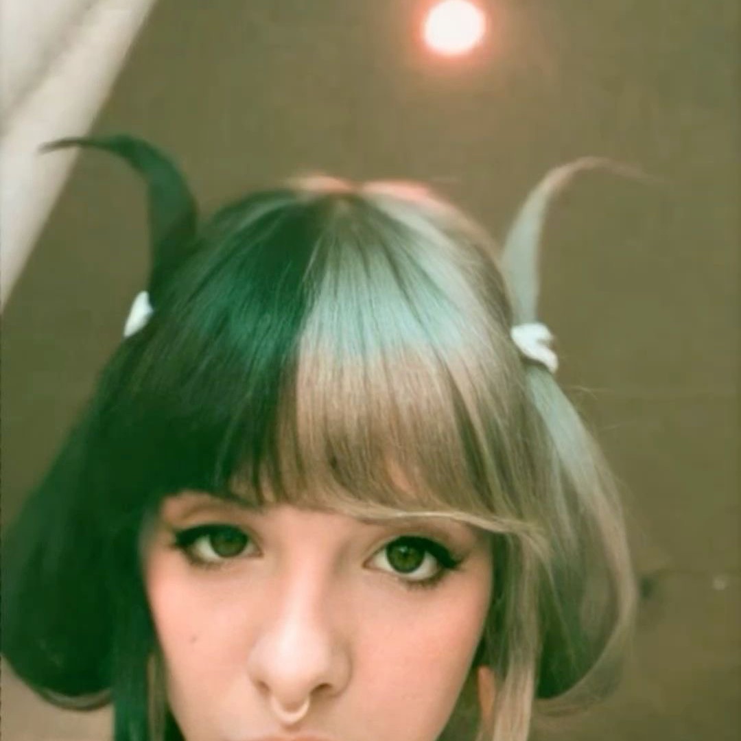 br1ghterdayscat's tweet image. LOVEEE THERE HAIRSTYLES HERE!!
#arianagrande #melaniemartinez