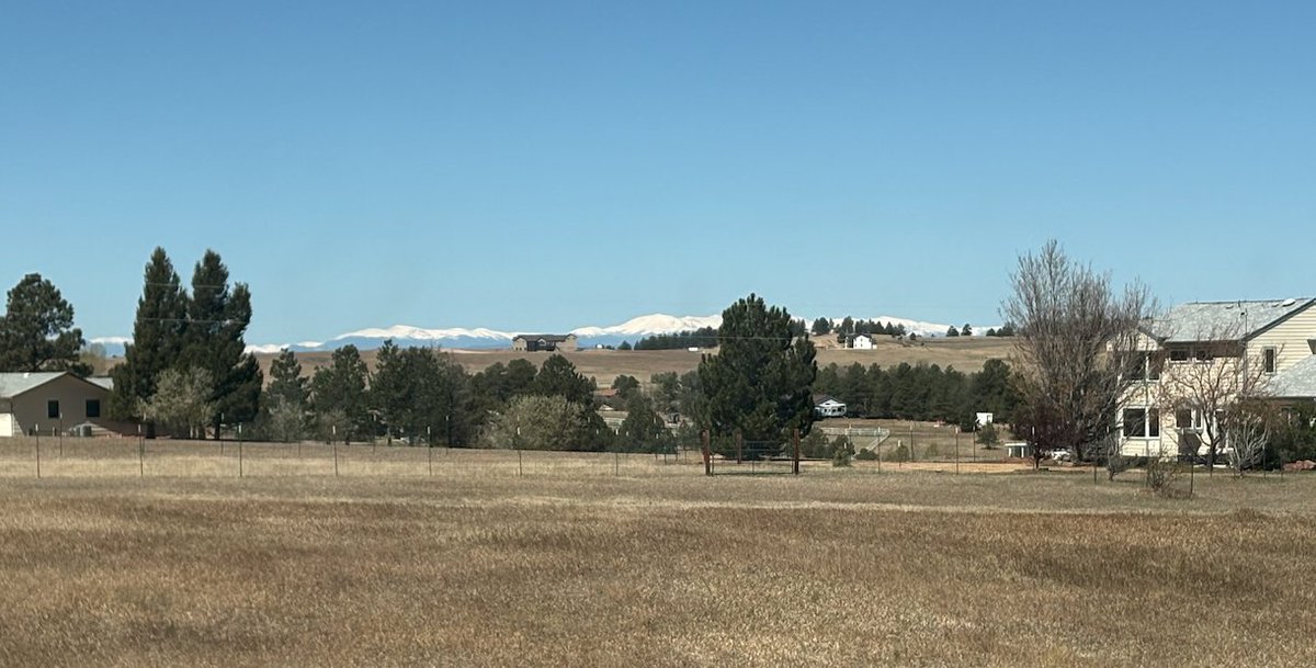 USAWeatherbuff's tweet image. Hello from Colorado! This is how the mountains are supposed to look in April. It's pretty, but still nowhere near enough snow. We need water for stuff like... growing crops and staying alive. I'm hoping for a few months of "wet". #cowx