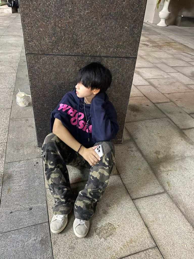 kklivex tweet media