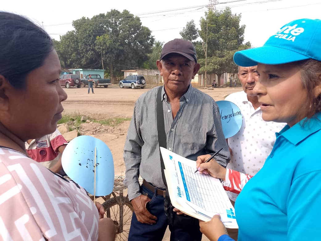 ventezuliav's tweet image. #Zulia 📍Punto Turquesa en la Parroquia San Isidro #VenteMaracaibo 🔵 
Seguimos firmes y desplegados  #Empadronando y llevando el mensaje libertario de @MariaCorinaYA y @GRRuizVE exigiendo LIBERTAD y ELECCIONES YA!!!