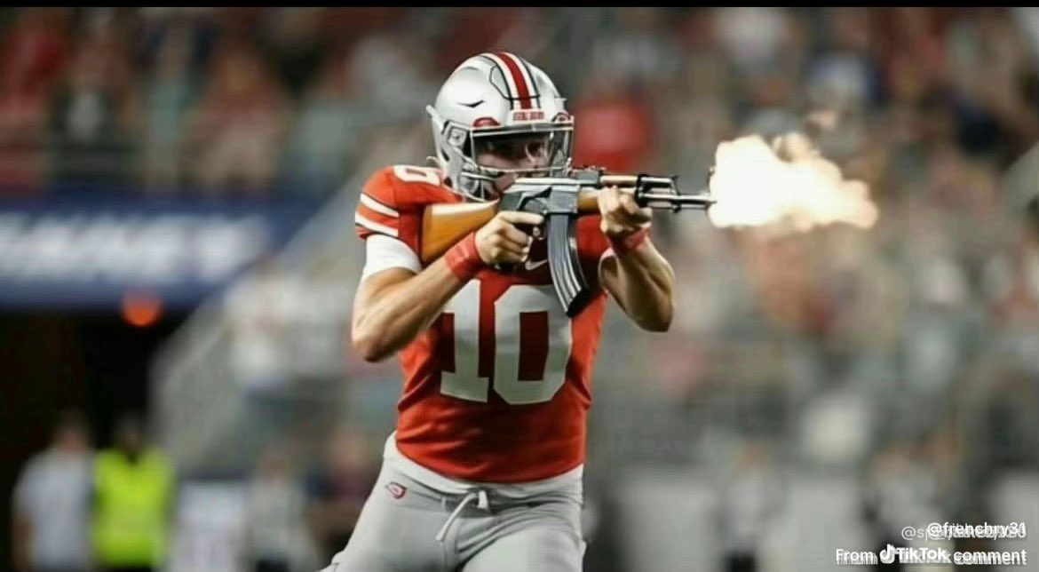KEY4NAISMITH's tweet image. Kinda unorthodox from me… but I’m gonna choose to ride w 10 this year. #osu #JewlianSayin