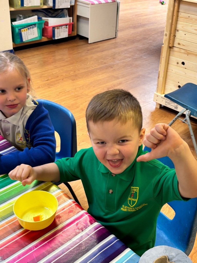 stanthonyslough's tweet image. EYFS explored Handa’s Surprise with fruit tasting, African masks, bright colours and dancing! 🍍🥭🎭 Some fruit faces deserved their own gallery. 😂

“God saw all that he had made, and it was very good.” Genesis 1:31 🌍

#EYFS #HandasSurprise #CST #StAnthonysSlough