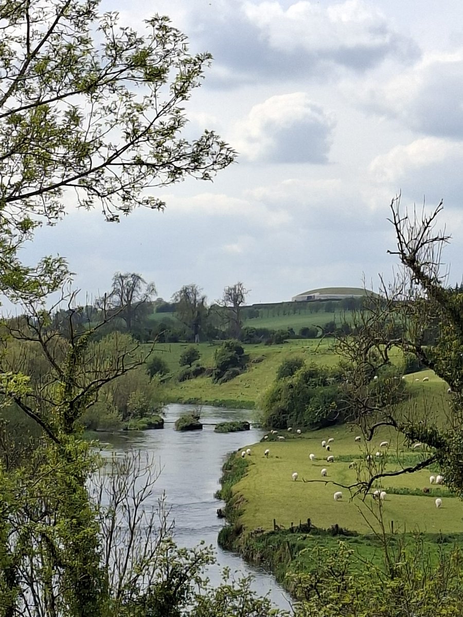 Brú na Bóinne - Newgrange and Knowth tweet media