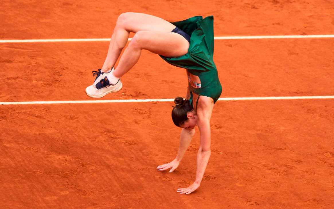 La ucraniana Kostyuk se corona en Madrid y lo celebra con una voltereta y sin saludar a Andreeva hechosdehoy.com/la-ucraniana-k…