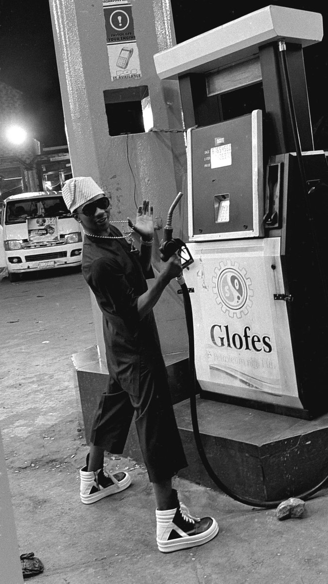 yung_thecreator's tweet photo. If you know the cost of gas in my country you will know I’m flexing here 😂🤘🏽
#fuelpricealert #fashion #trend https://t.co/KYPnOK30aF