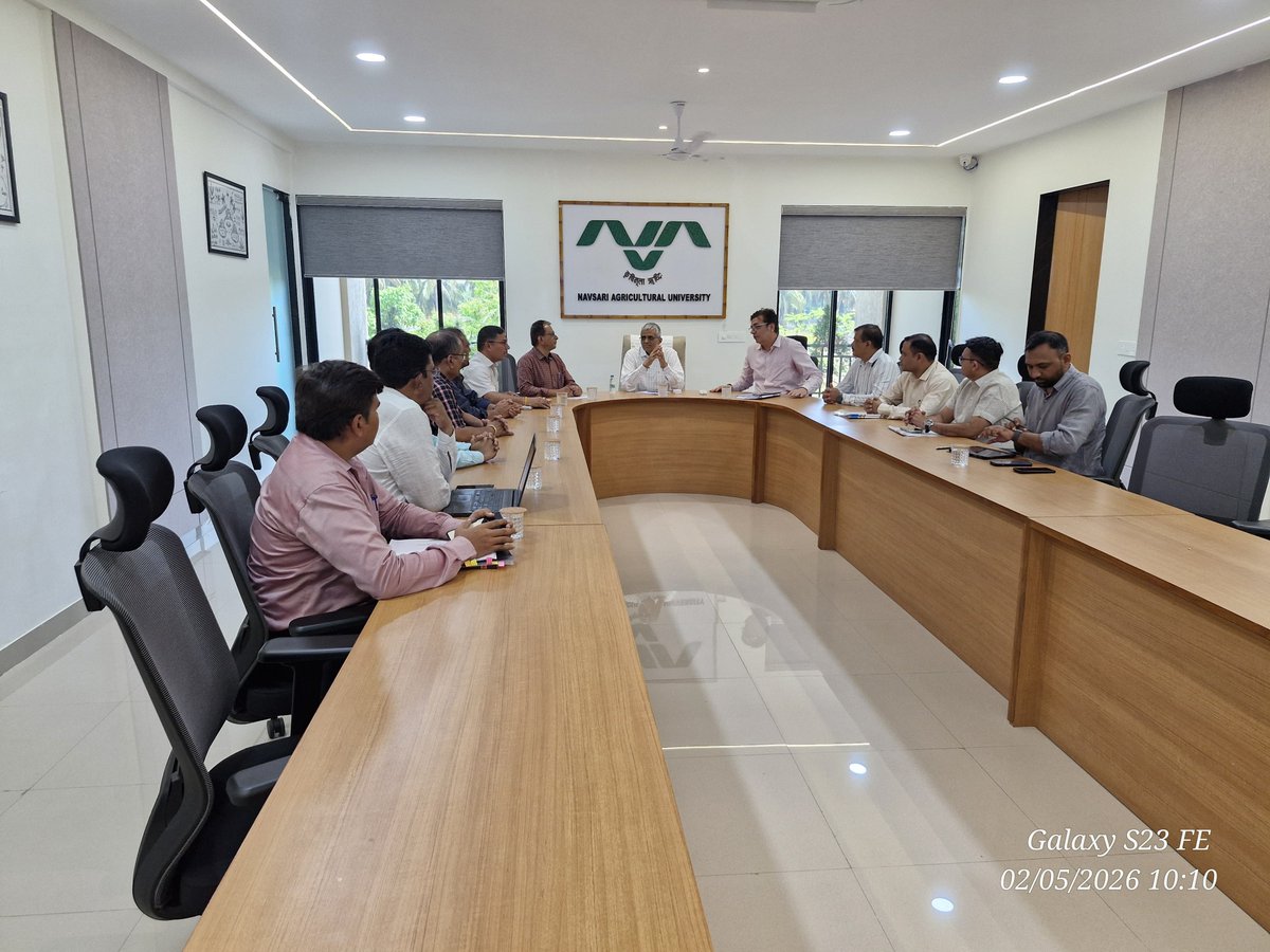 Today, Principal Secretary @gujagri reviewed Navsari Agricultural University in the presence of the Vice Chancellor and senior officials.

Focused on strengthening extension services, advancing research, enhancing student opportunities, and improving infrastructure. Emphasis on
