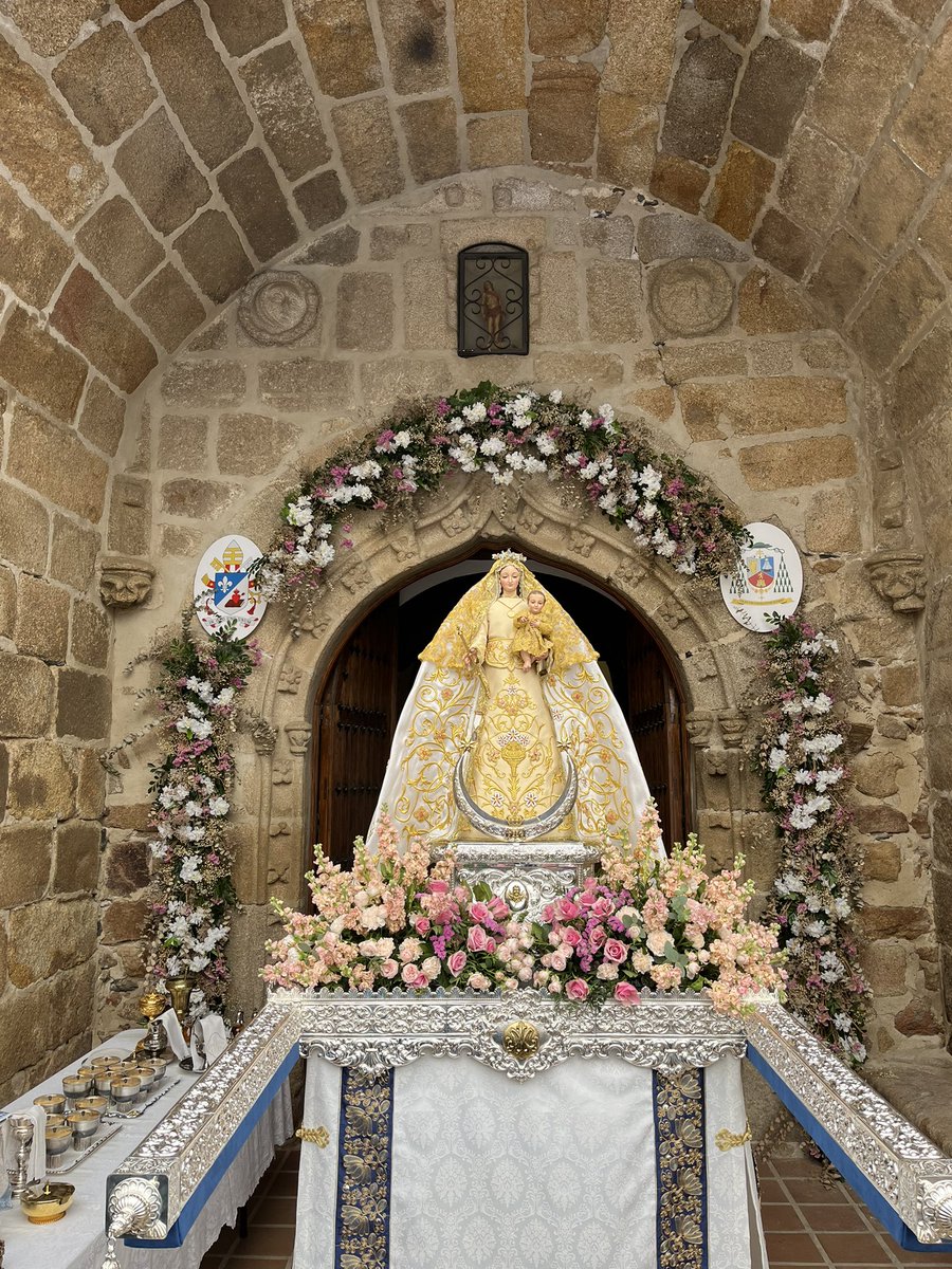 semimenorto's tweet photo. Termina Peregrinación vocacional #SeminarioMenor #Toledo #Coronación #VirgenDelPrado #Mohedas #Felicidades y Gracias por #CoronaSolidaria @architoledo @seminariotoledo @DiocesanosToled @DelegacionHHYCC @CatequesisToled @delfamiliatoled @postoladoseglar @RTVDToledo @catolicos_es https://t.co/dU0FpV9JdN