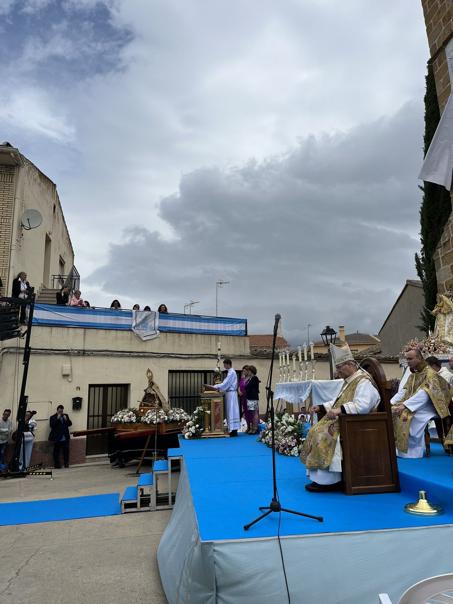 semimenorto's tweet photo. Termina Peregrinación vocacional #SeminarioMenor #Toledo #Coronación #VirgenDelPrado #Mohedas #Felicidades y Gracias por #CoronaSolidaria @architoledo @seminariotoledo @DiocesanosToled @DelegacionHHYCC @CatequesisToled @delfamiliatoled @postoladoseglar @RTVDToledo @catolicos_es https://t.co/dU0FpV9JdN
