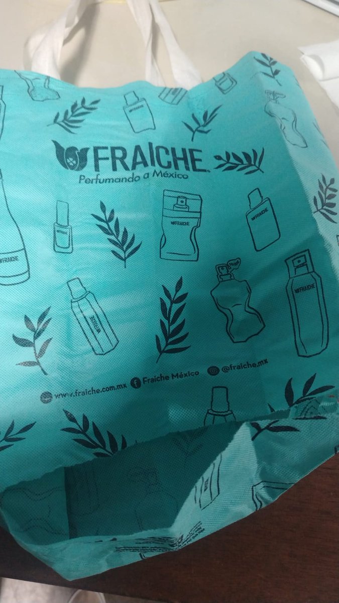 Cocorokr's tweet photo. @DiDi_Mexico el dia de ayer mande un paquete en una bolsa el cual el conductor de moto por la prisa por su bono pues daño en el camino la bolsa y cuando le preguntaron pues simplemente termino el viaje y se fue https://t.co/P2dFYM0FEg