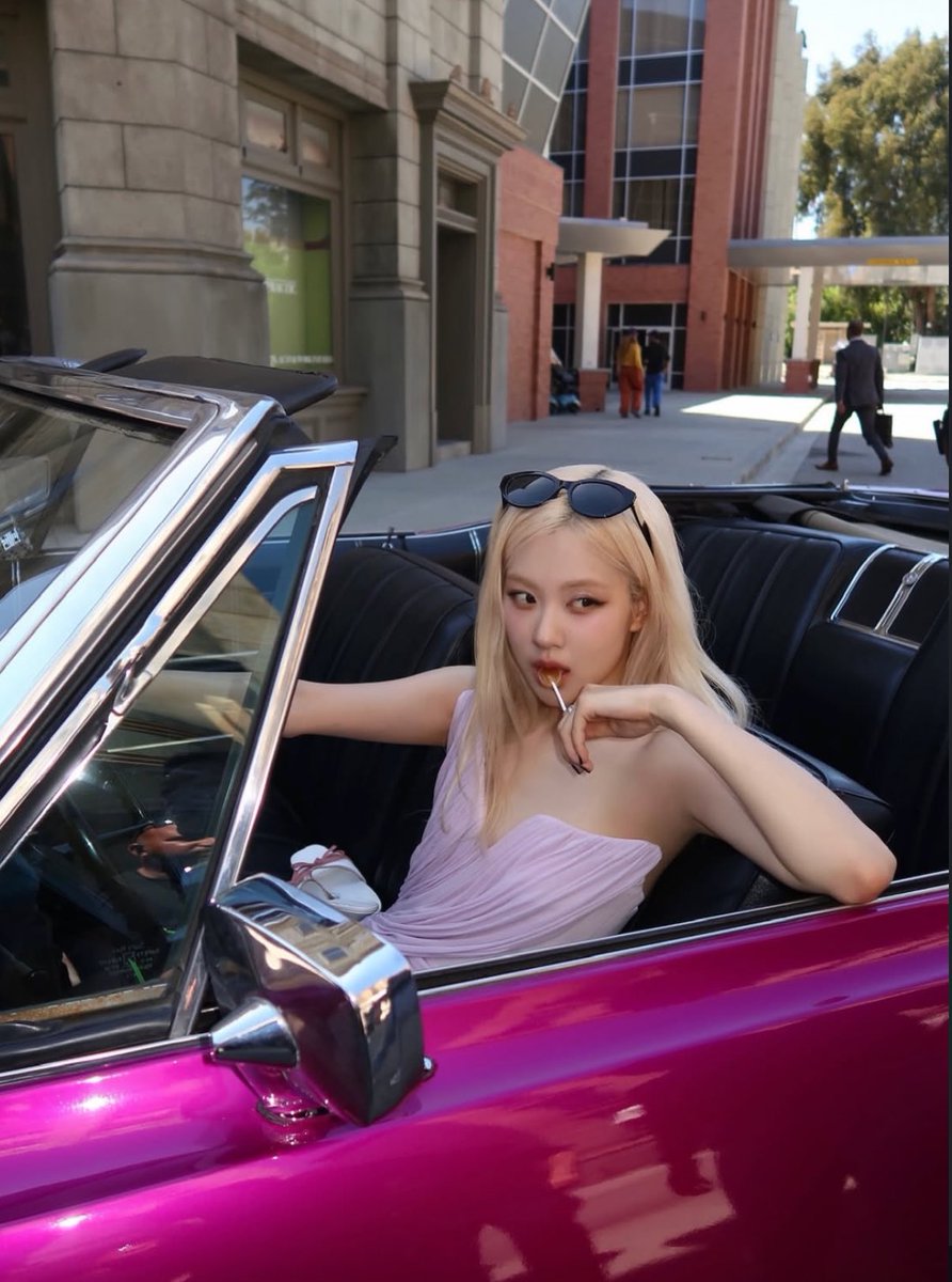 rosé pics tweet media