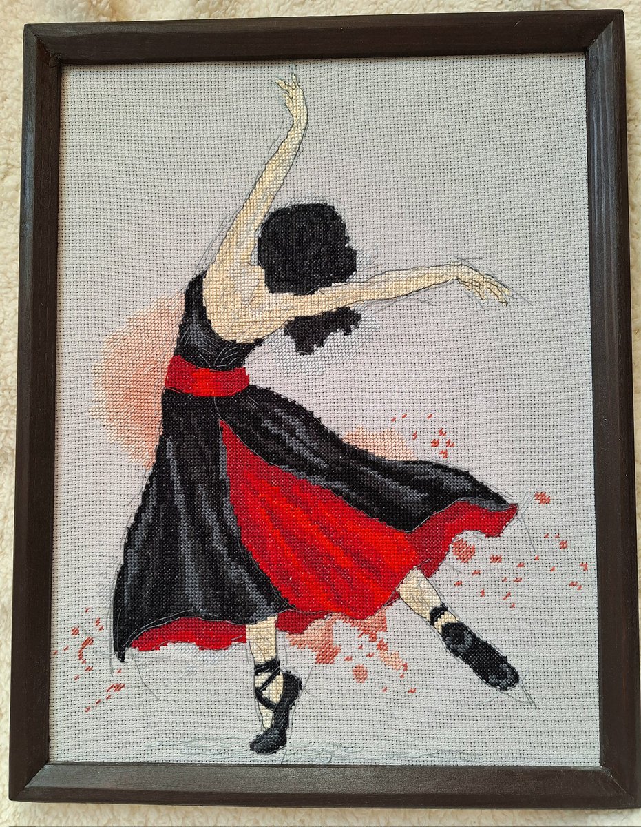 fanstitchastic's tweet image. New pattern alert! 💃🥀 This ballerina design is finally finished and available in my shop.

The PDF pattern is ready for download — check the link in my bio to get yours! ✨

#crossstitch #embroidery #ballerina #crossstitchpattern #handmade #etsyshop