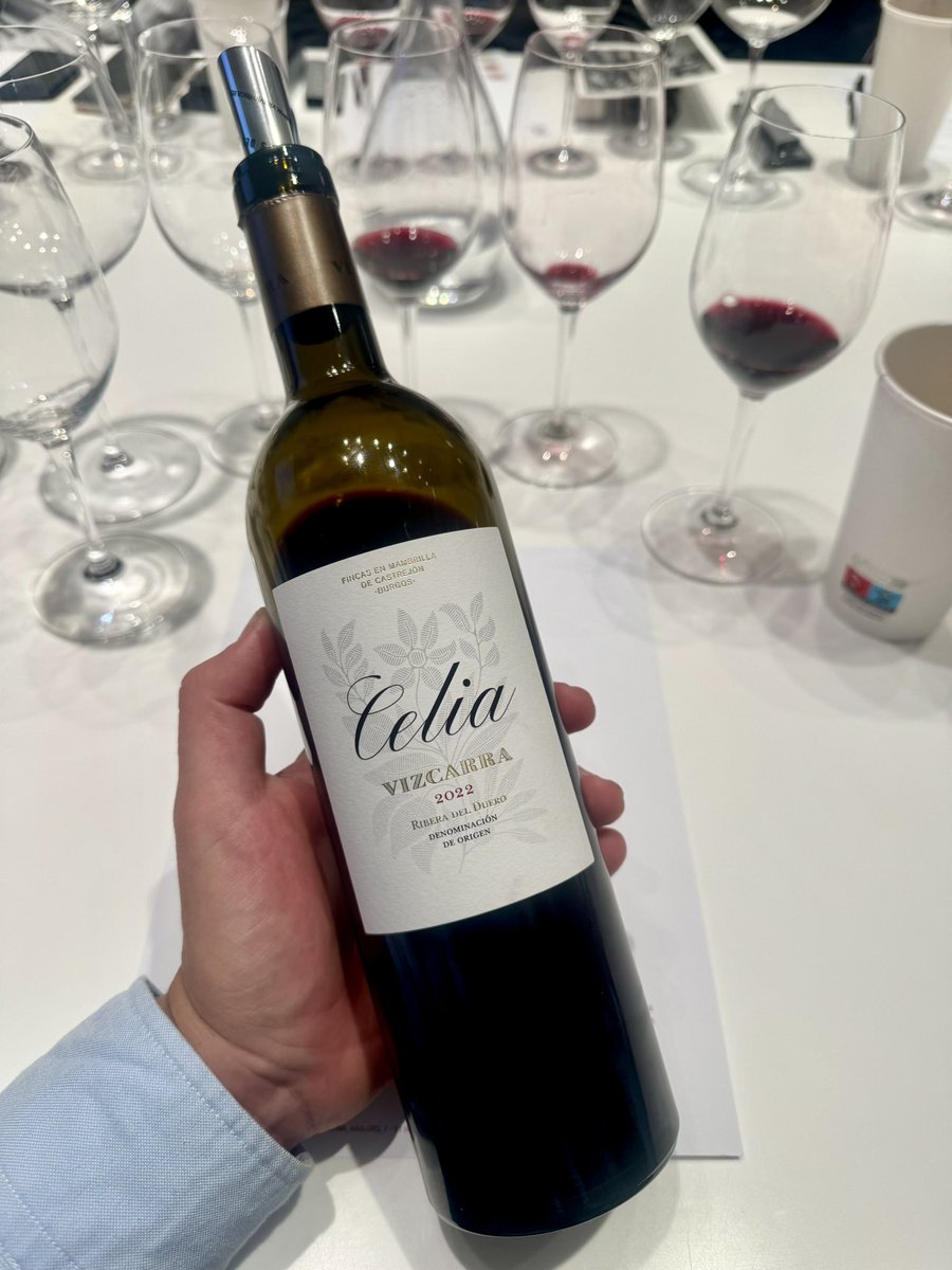 estape87's tweet photo. ✨🍇 Catando vinos con la familia VIZCARRA 🍇✨
.
💫 Situados en Mambrilla de Castrejón, elaboran sus vinos con Tinto Fino y Albillo Blanco de la manera más respetuosa posible.
.
@vilaviniteca 🍷 https://t.co/Y6T2HIvMkJ