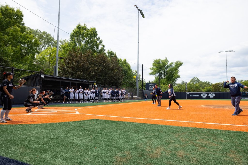 HoyaSoftball's tweet photo. Celebrating the Class of 2026! 👩‍🎓 🥎 👏 

#HoyaSaxa #HoyaBold https://t.co/l1l2atsLLw